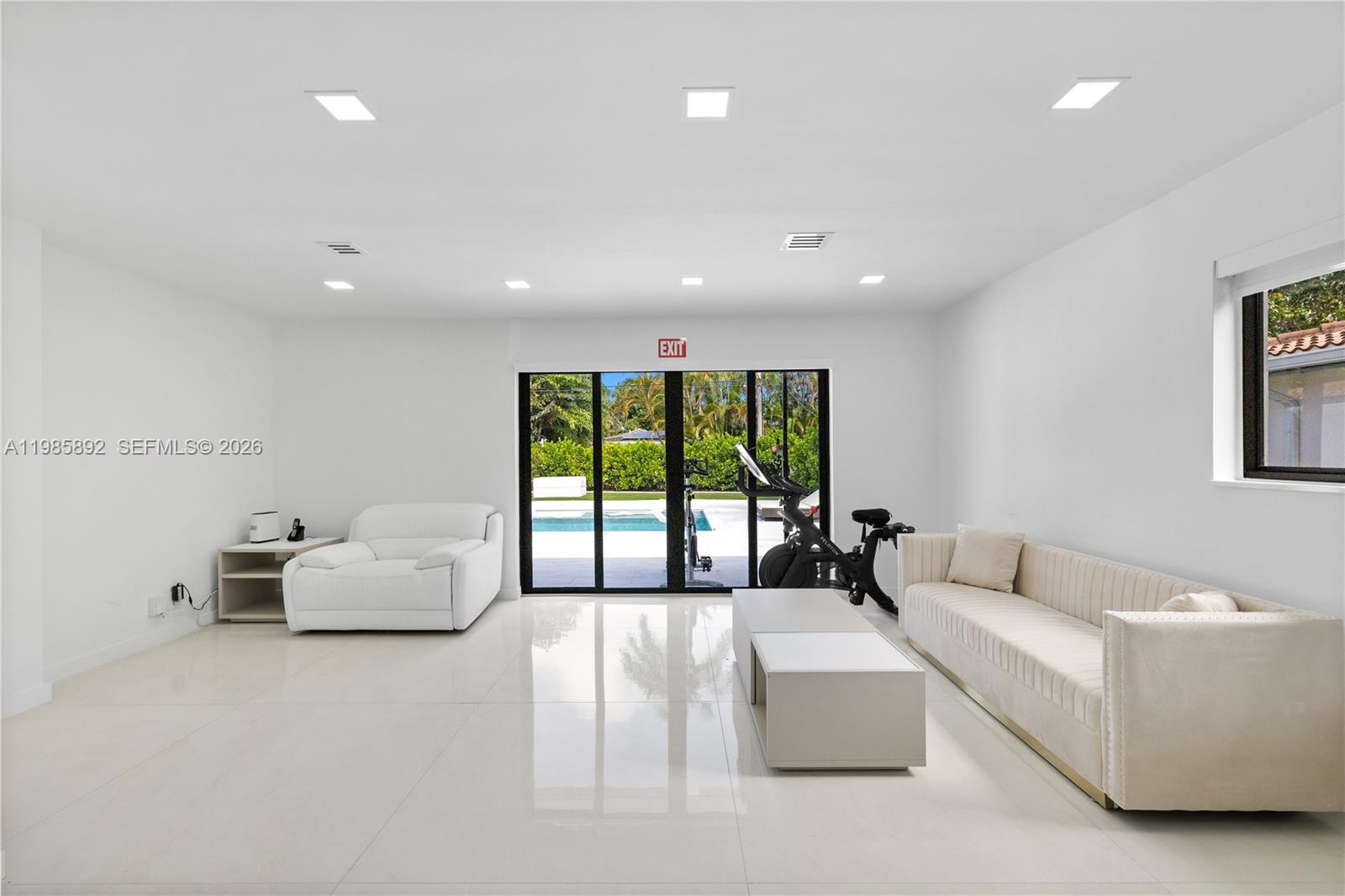 Hollywood Lakes - Residential Lease