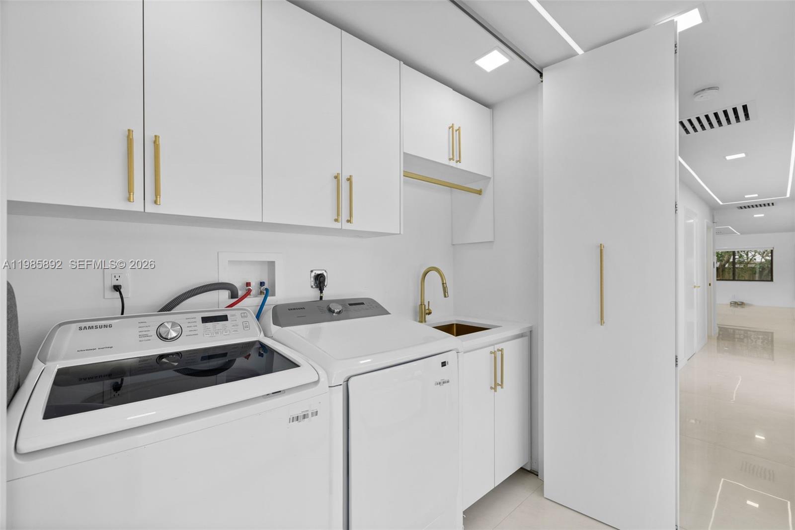 Hollywood Lakes - Residential Lease