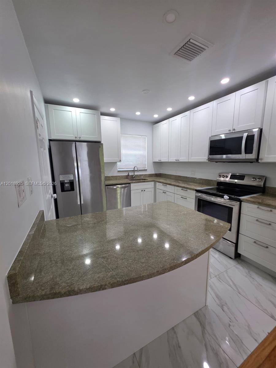 1611 Coral Gate Dr