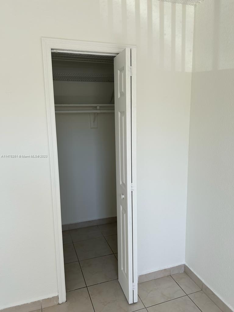 LAS ESTRELLAS CONDO - Residential Lease