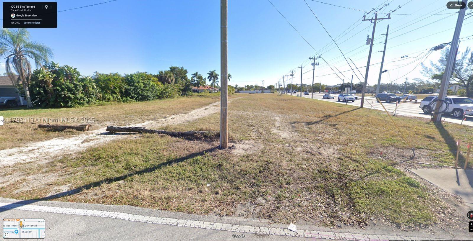 Main image without alt text