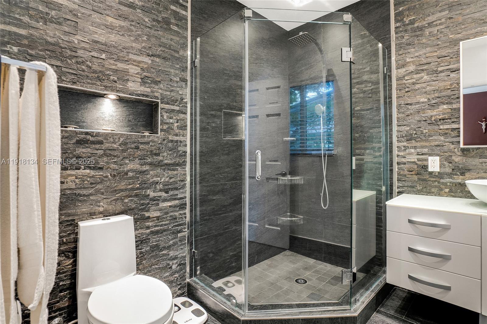 BAY HEIGHTS - Residential