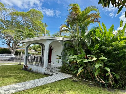 3000 NW 5th St Miami FL 33125