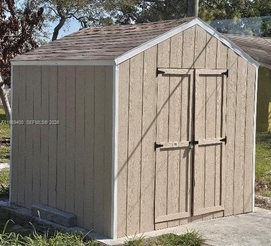 WHISPERING PALMS UNIT 5 - Residential Lease