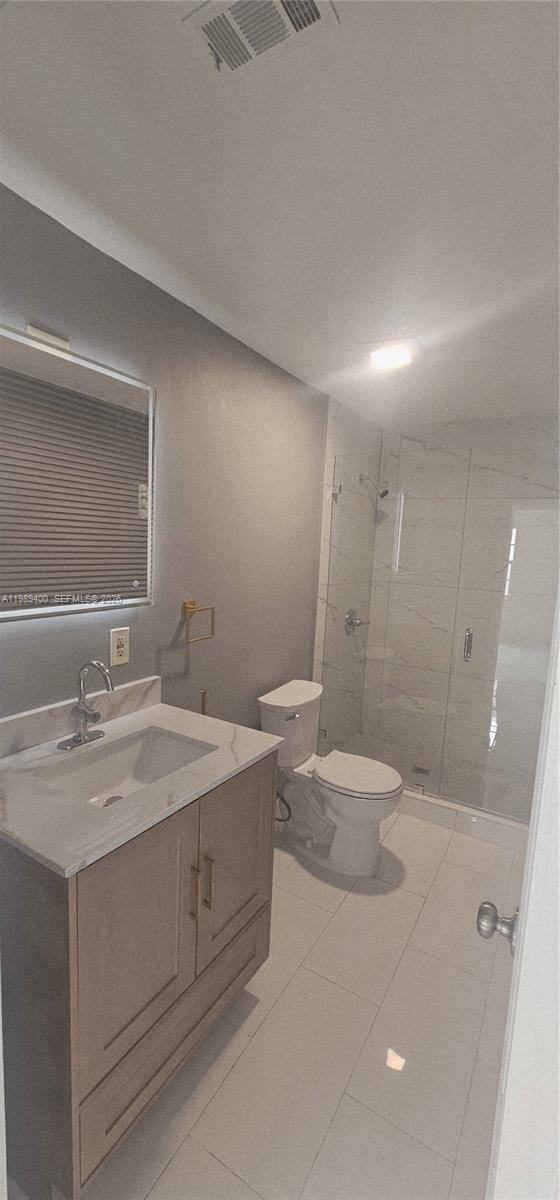 WHISPERING PALMS UNIT 5 - Residential Lease