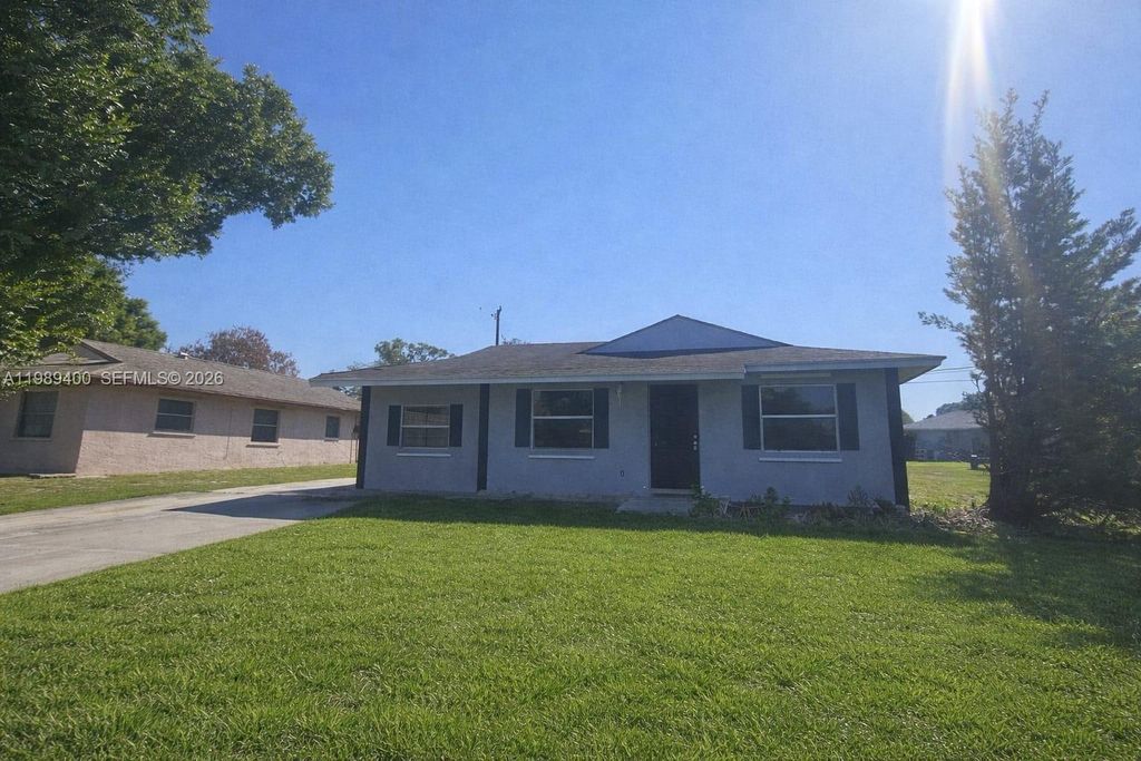 Photo of 338 SW 8th Ave SW #., Vero Beach, FL 32962 (MLS # A11989400)