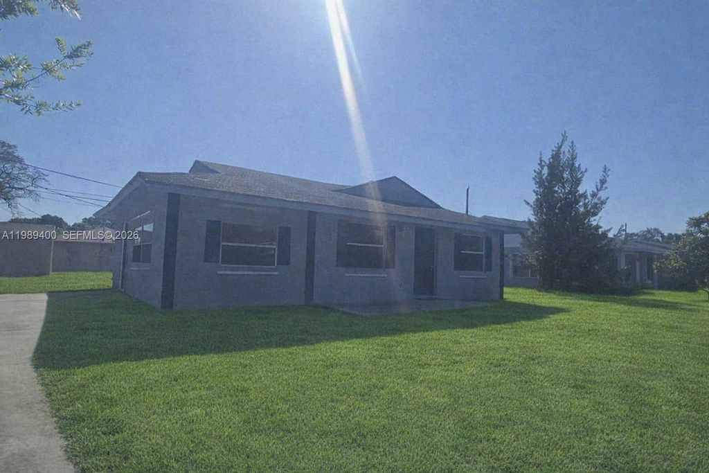 Photo of 338 SW 8th Ave SW #., Vero Beach, FL 32962 (MLS # A11989400)