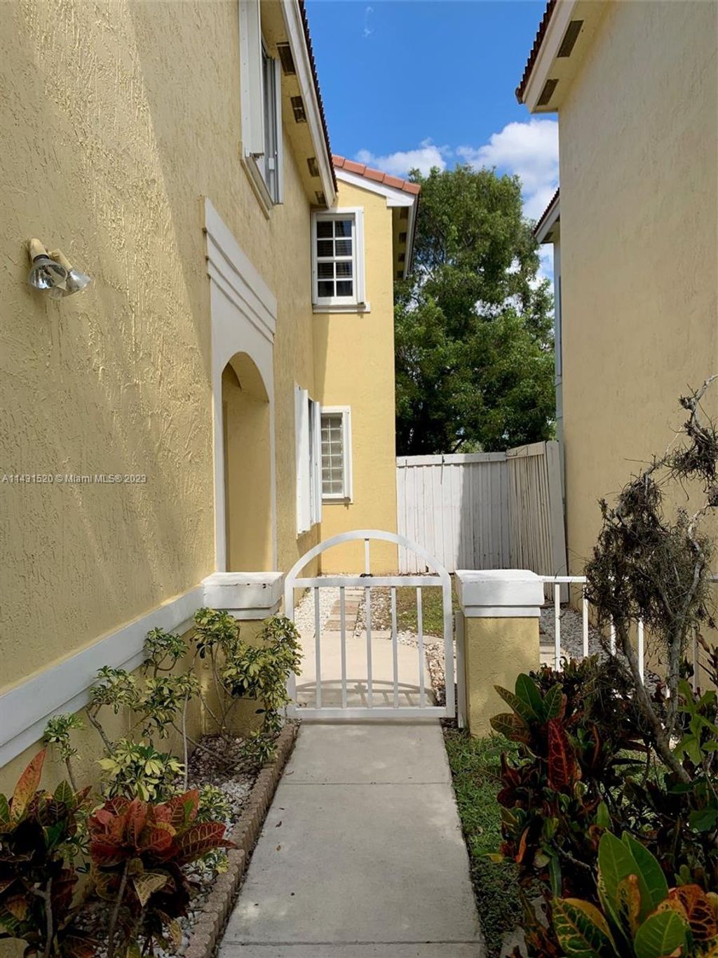 Photo of 4924 SW 151st Ave, Davie, FL 33331 (MLS # A11431520)