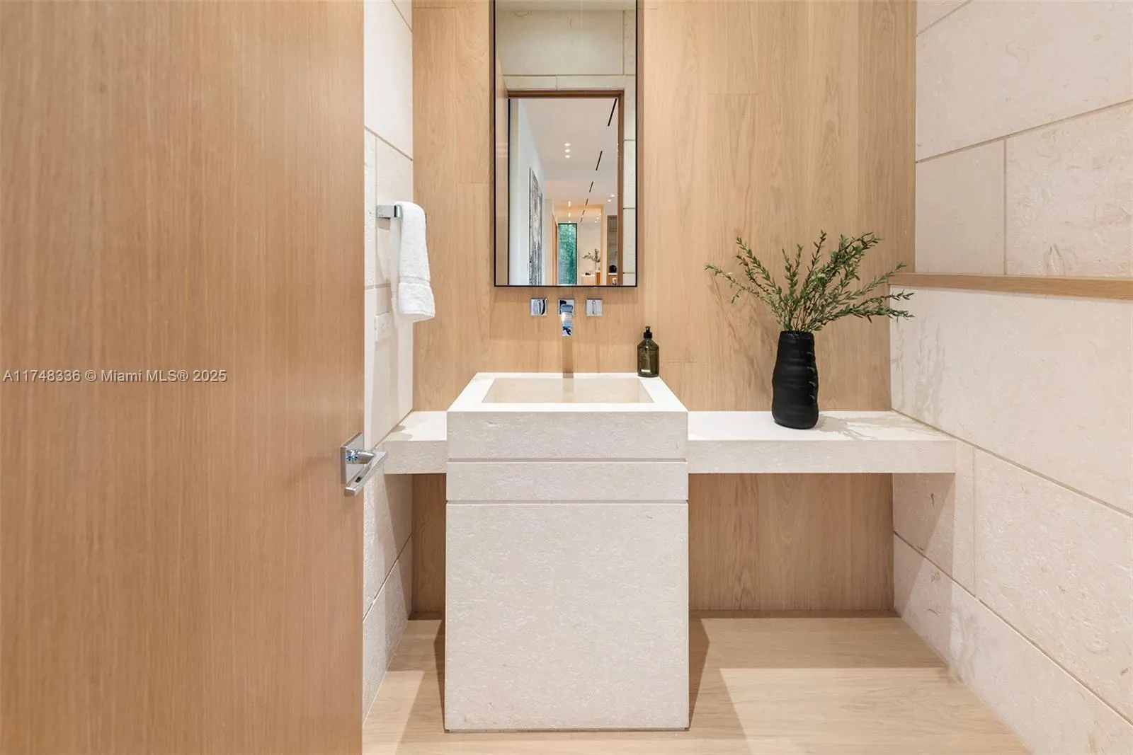 Miami Beach, Florida 33140, United States, 7 Bedrooms Bedrooms, ,10 BathroomsBathrooms,Residential,Active,77512