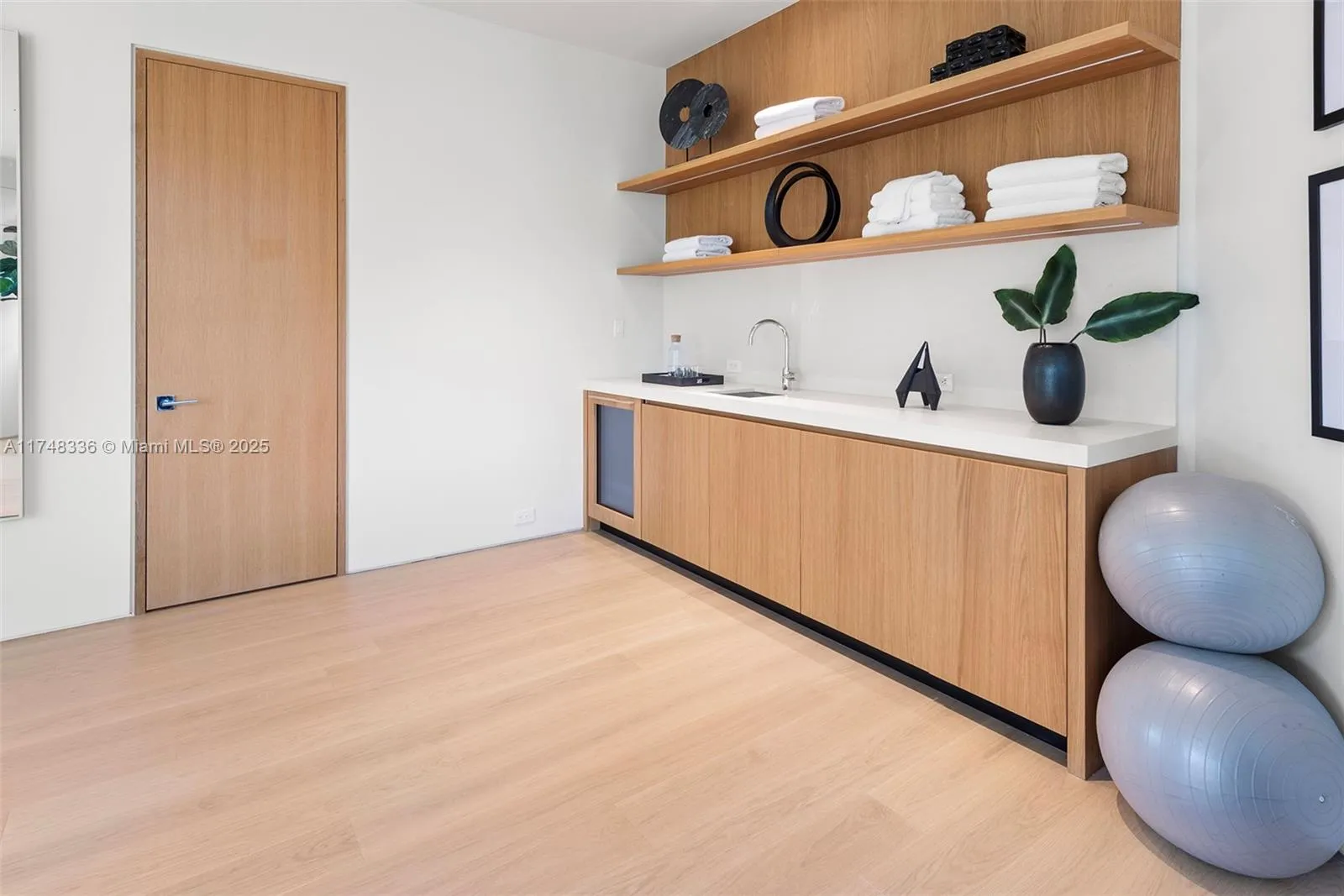 Miami Beach, Florida 33140, United States, 7 Bedrooms Bedrooms, ,10 BathroomsBathrooms,Residential,Active,77512