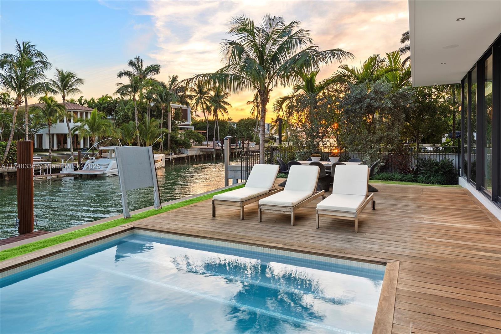 SUNSET ISLANDS-ISLAND NO - Residential