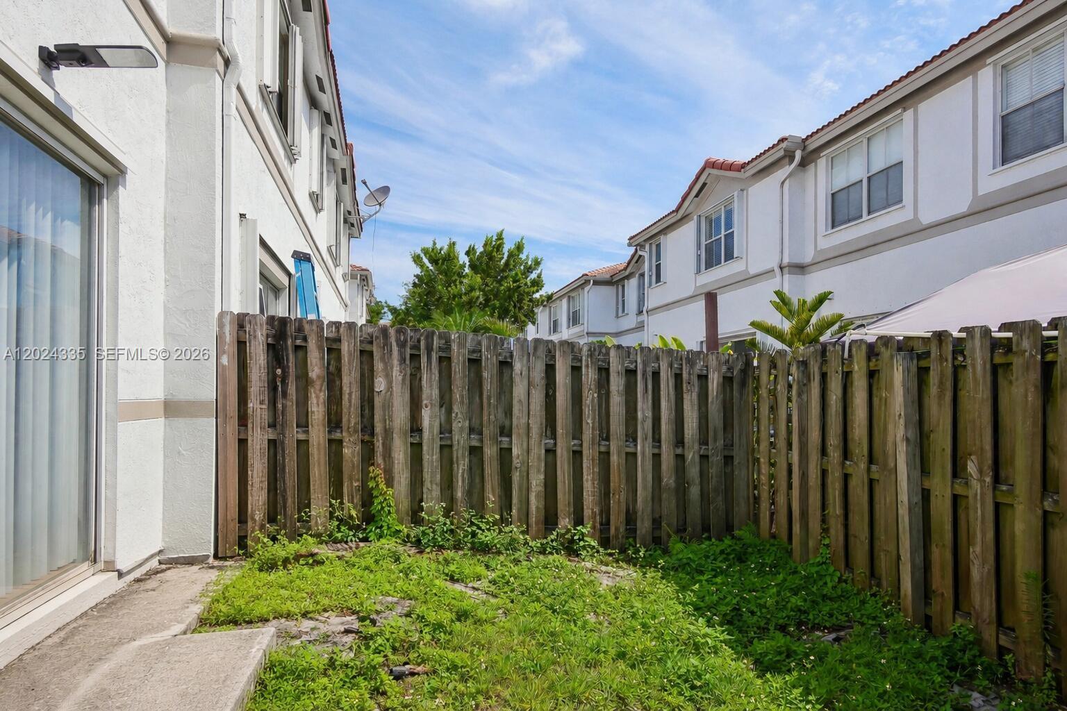 ISLANDS AT DORAL 1ST ADDN - Residential