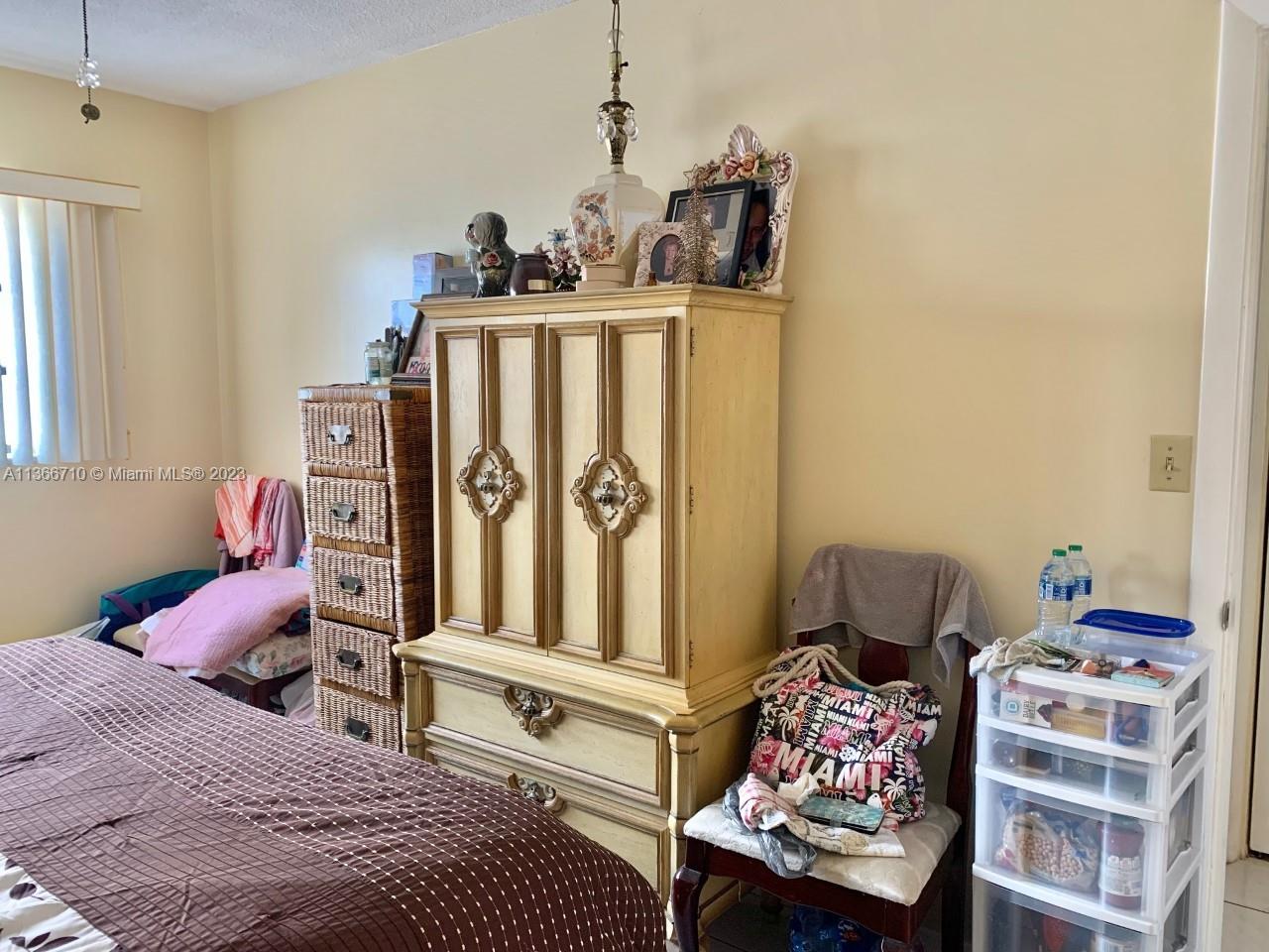 BEVERLY HILLS CONDO NUMBE - Residential