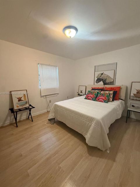 282 NW 98th St Miami FL 33150