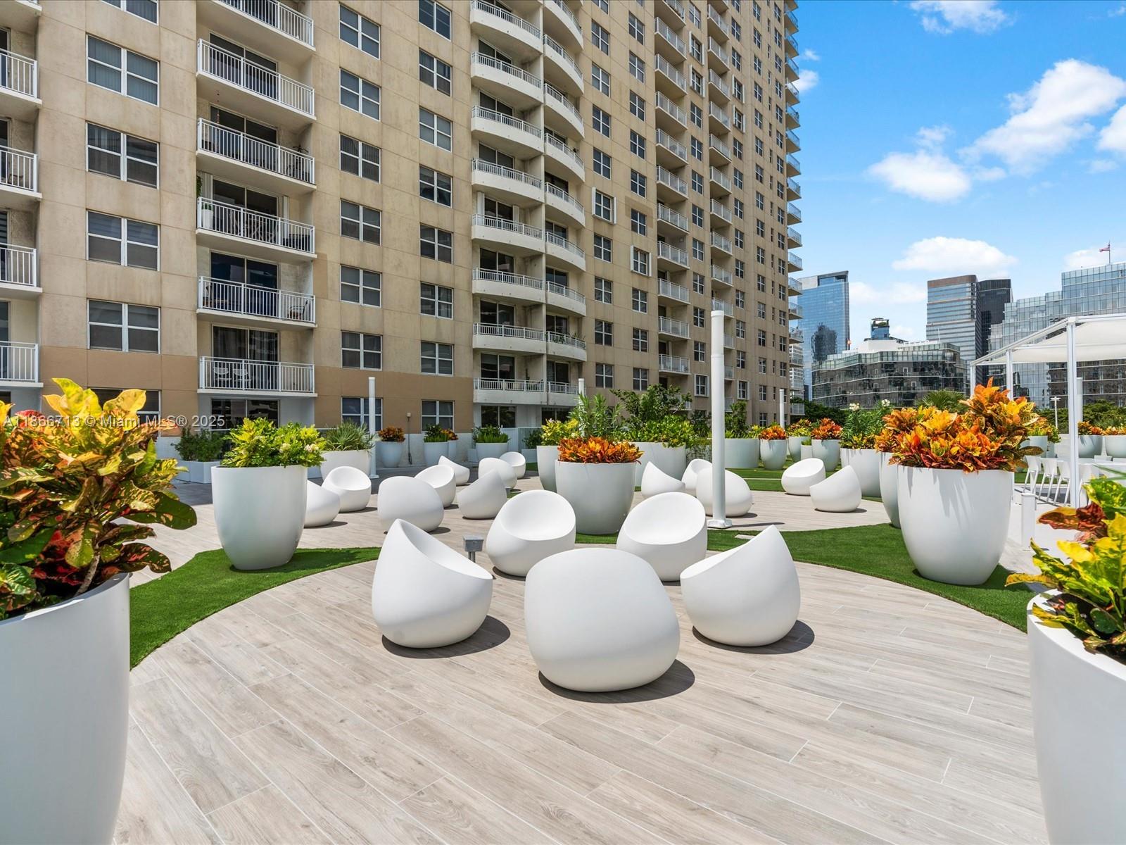 ISOLA CONDO - Residential