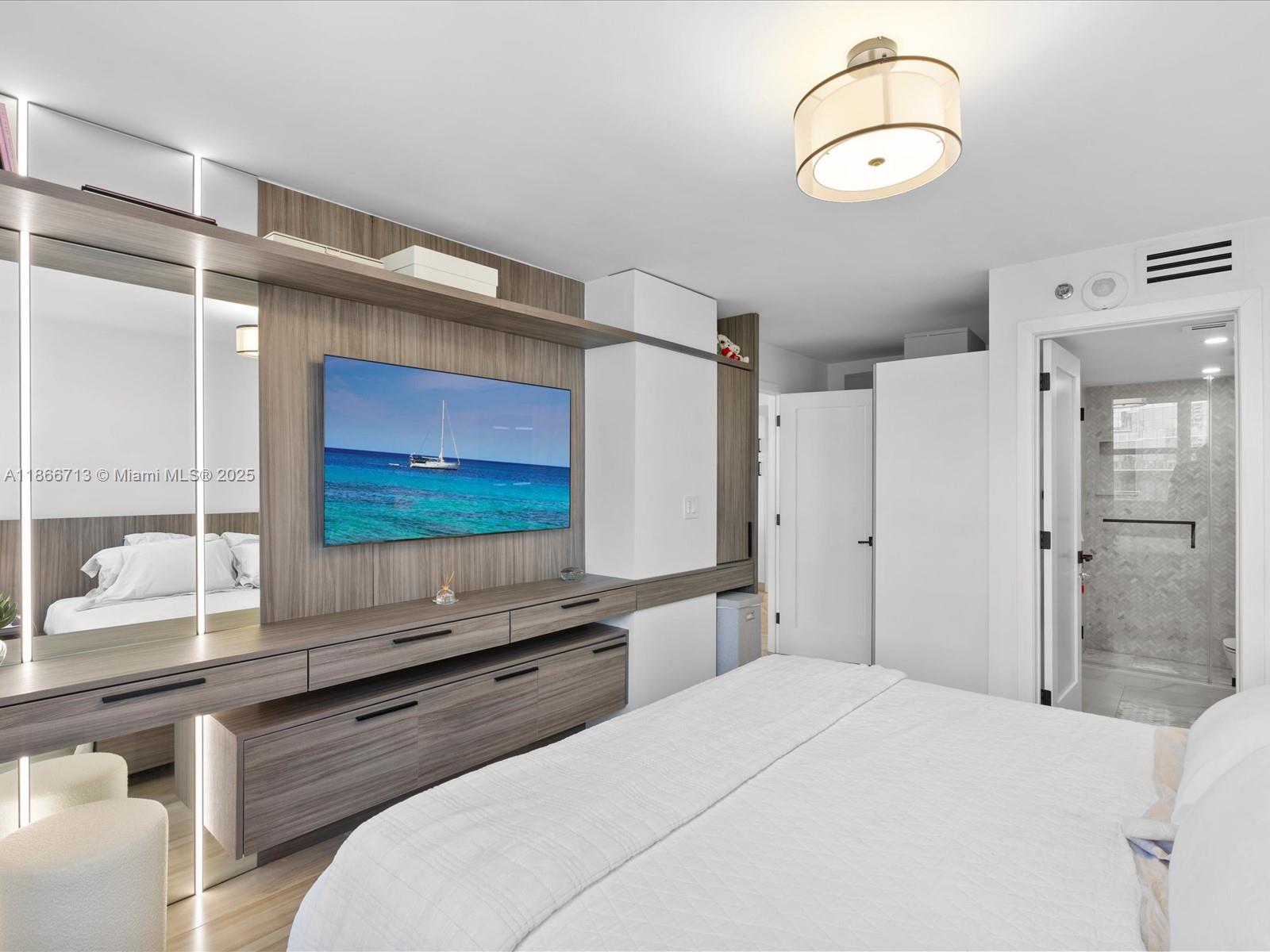 ISOLA CONDO - Residential