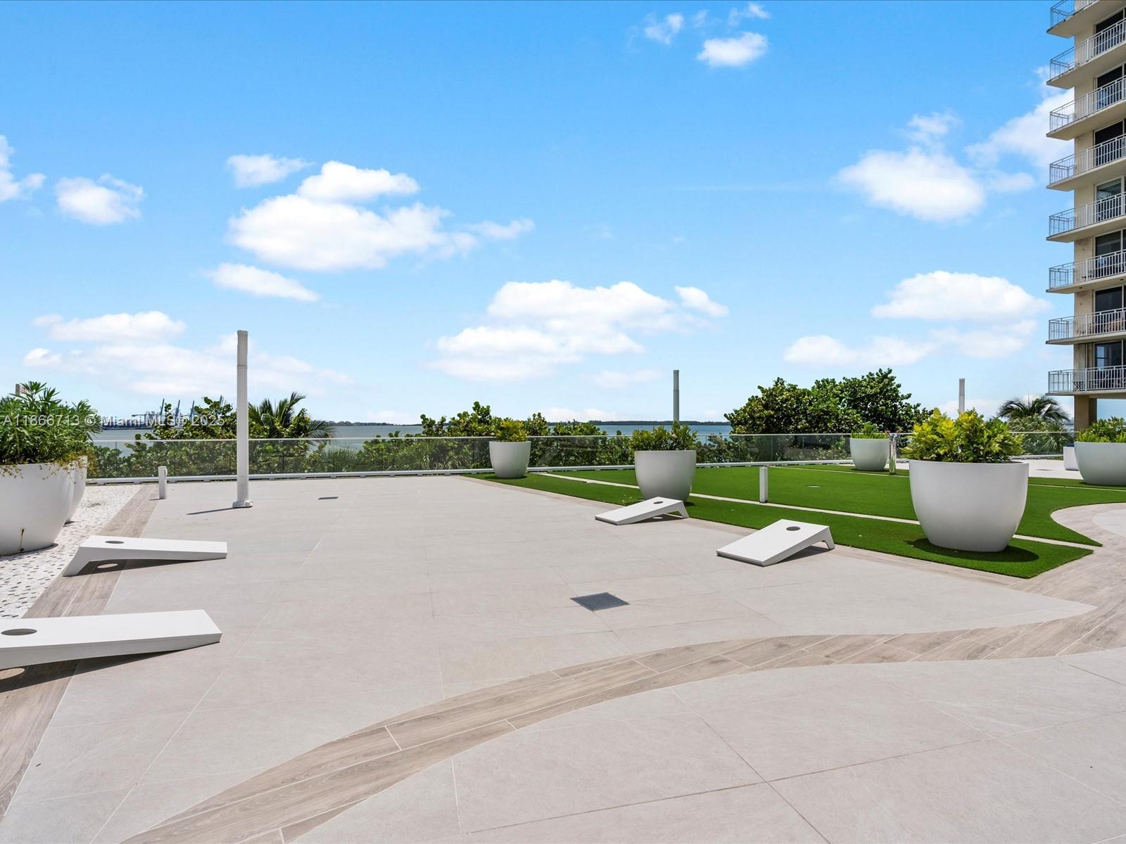 ISOLA CONDO - Residential