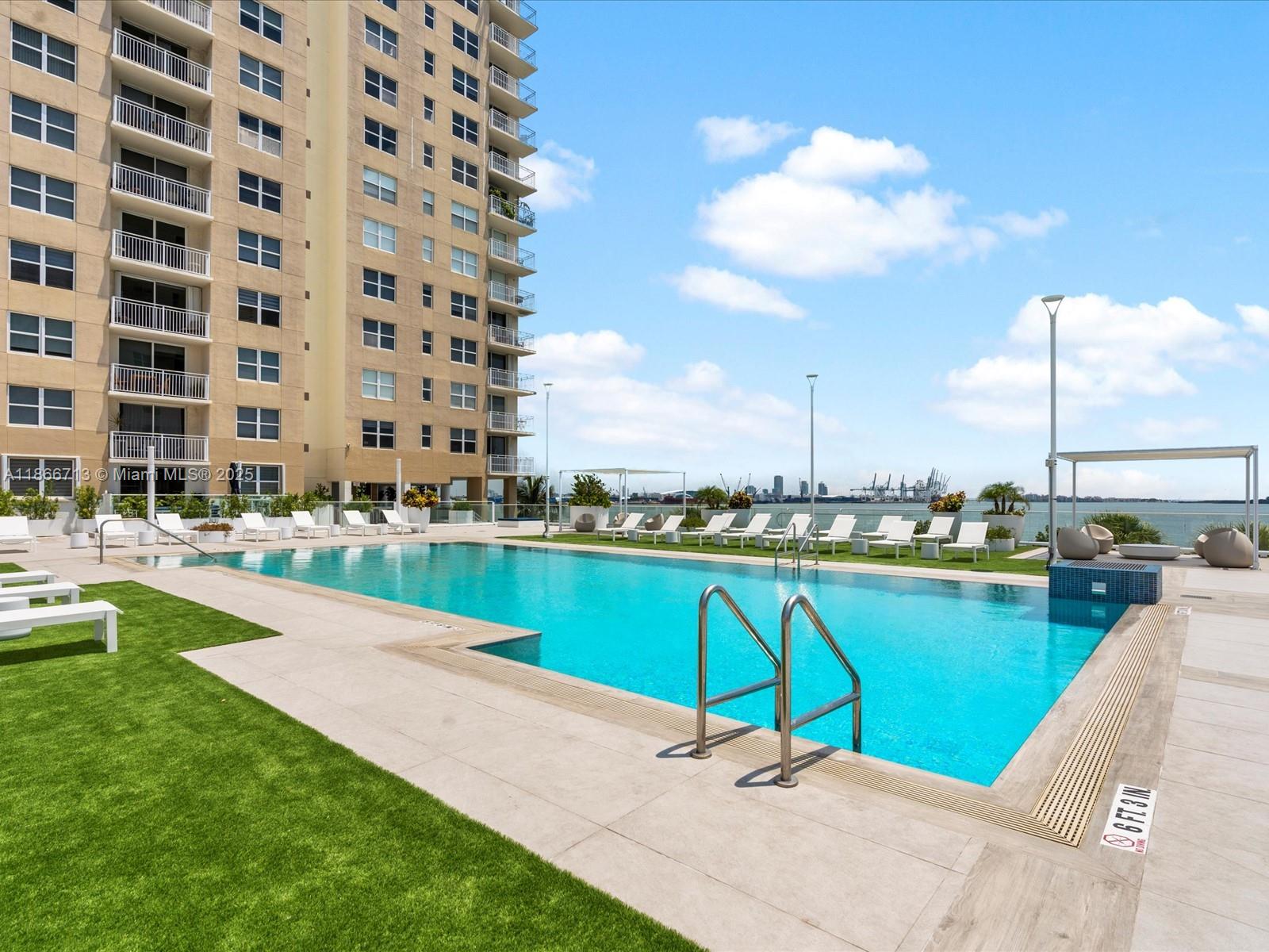 ISOLA CONDO - Residential