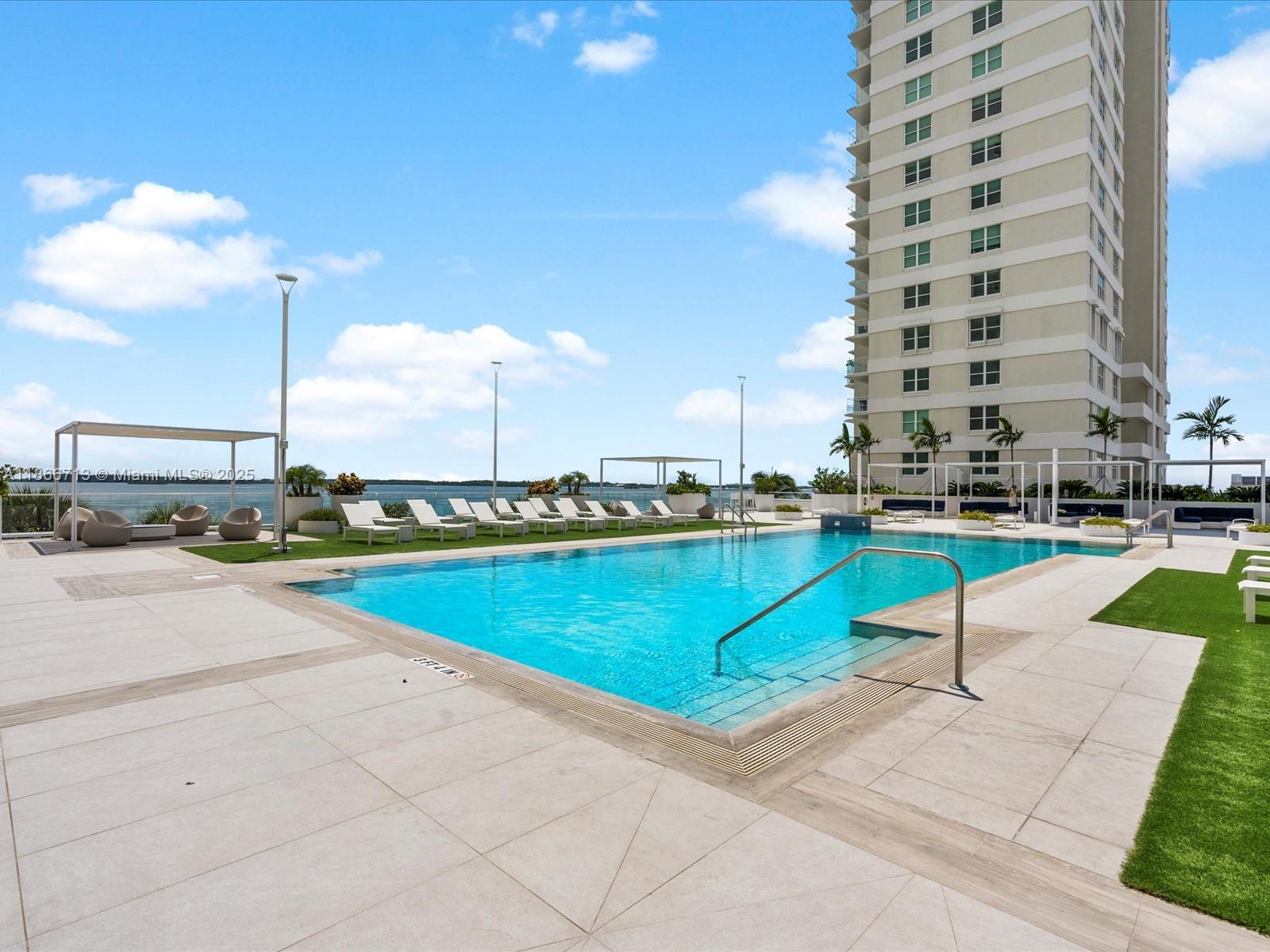 ISOLA CONDO - Residential