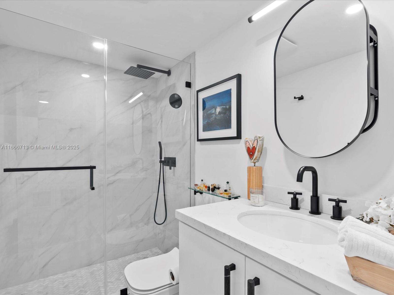 ISOLA CONDO - Residential