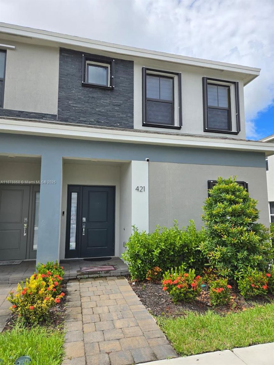 Beautiful townhouse barely lived in. Near expressway in growing area of South Dade. Easy to show. Thx