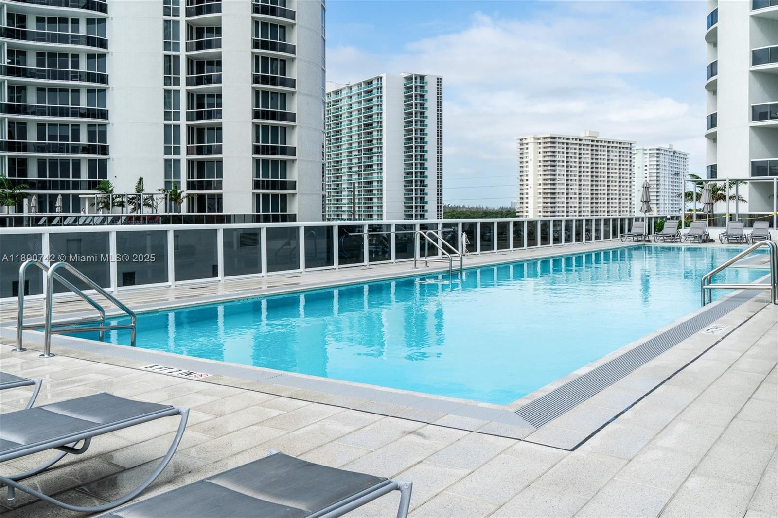 TDR TOWER II CONDO - Residential