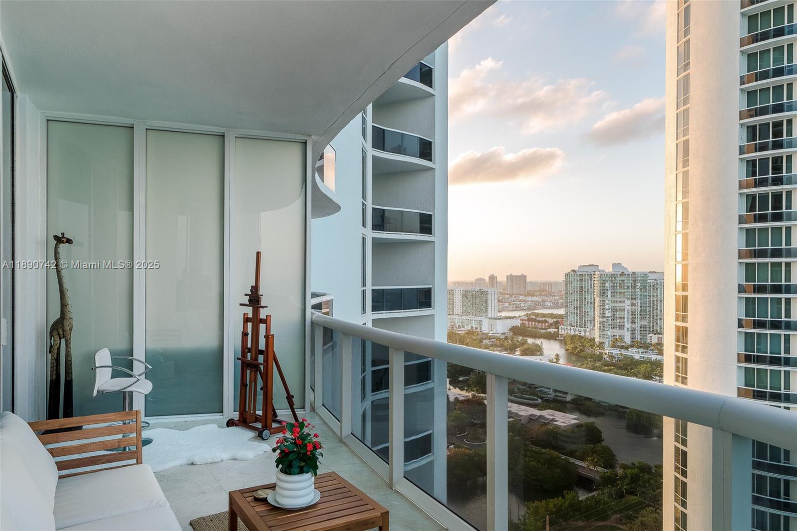 TDR TOWER II CONDO - Residential
