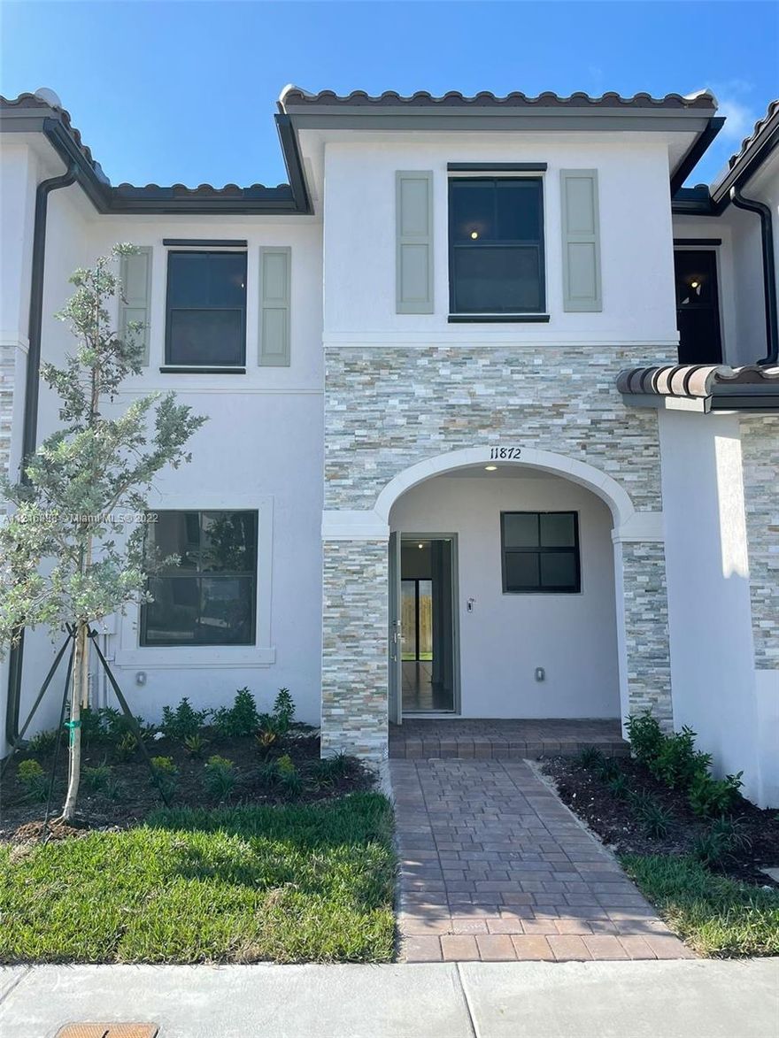 !!! BRAND NEW VILLA !!!! BE THE FIRST IN THIS 3 BEDROOMS 2.5 BATHS AT THE NEW " CORSICA AT LENNAR". TILED FIRST FLOOR AND VERY BRIGHT. KITCHEN WITH STAINLESS STEEL APPLIANCES. WASHER AND DRYER INSIDE. BLINDS WILL BE INSTALLED PRIOR TO MOVE IN. EXCELLENT LOCATION CLOSE TO GREAT SCHOOLS. VERY NICE RESIDENTIAL AREA CLOSE TO RESTAURANTS AND SHOPPING