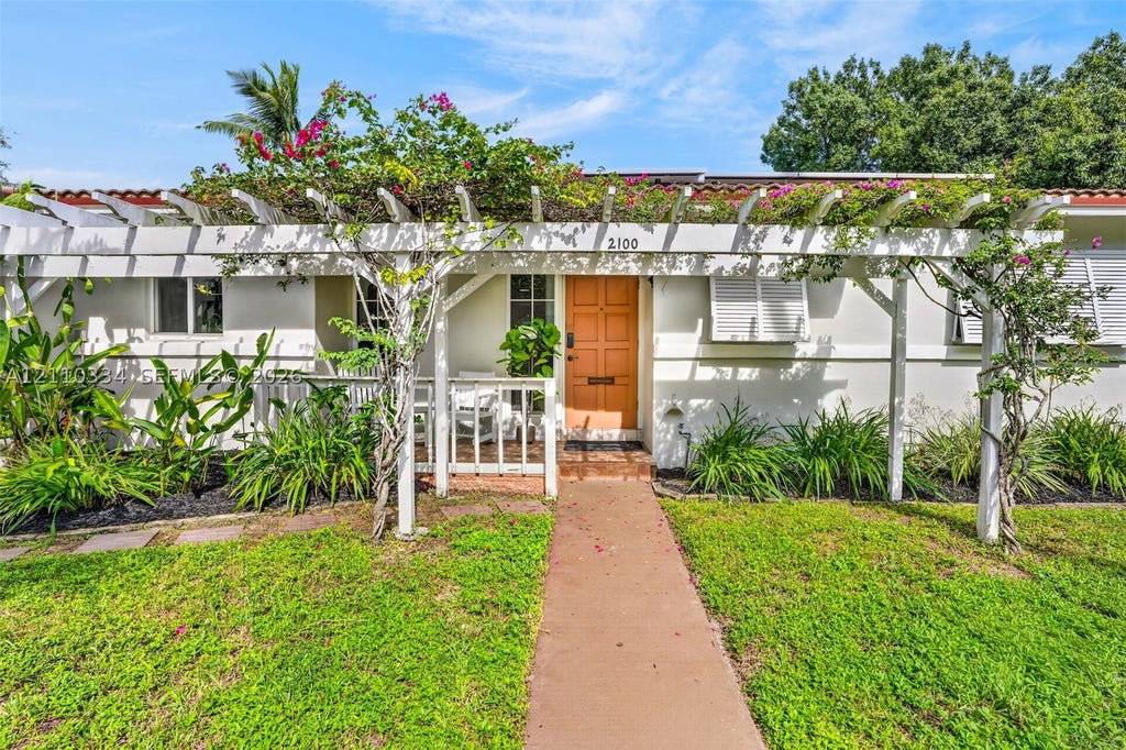 Photo of 2100 SW 23rd Ter, Fort Lauderdale, FL 33312 (MLS # A12110334)