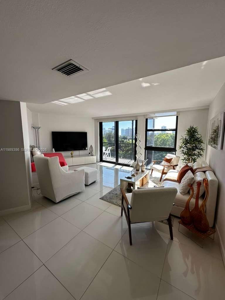 3401 N Country Club Dr 718