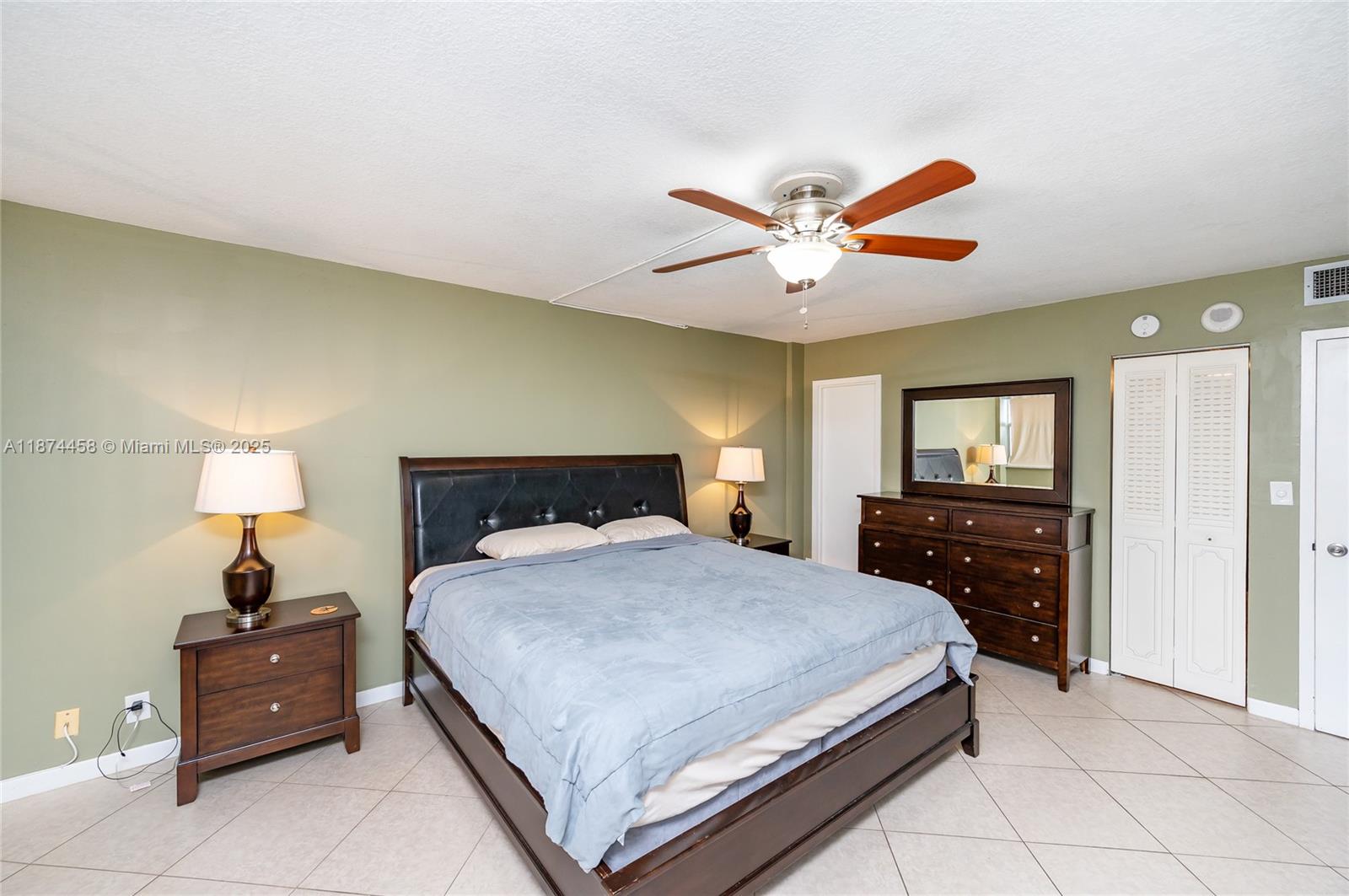 LAKE POINT TOWER CONDOMIN - Residential Lease