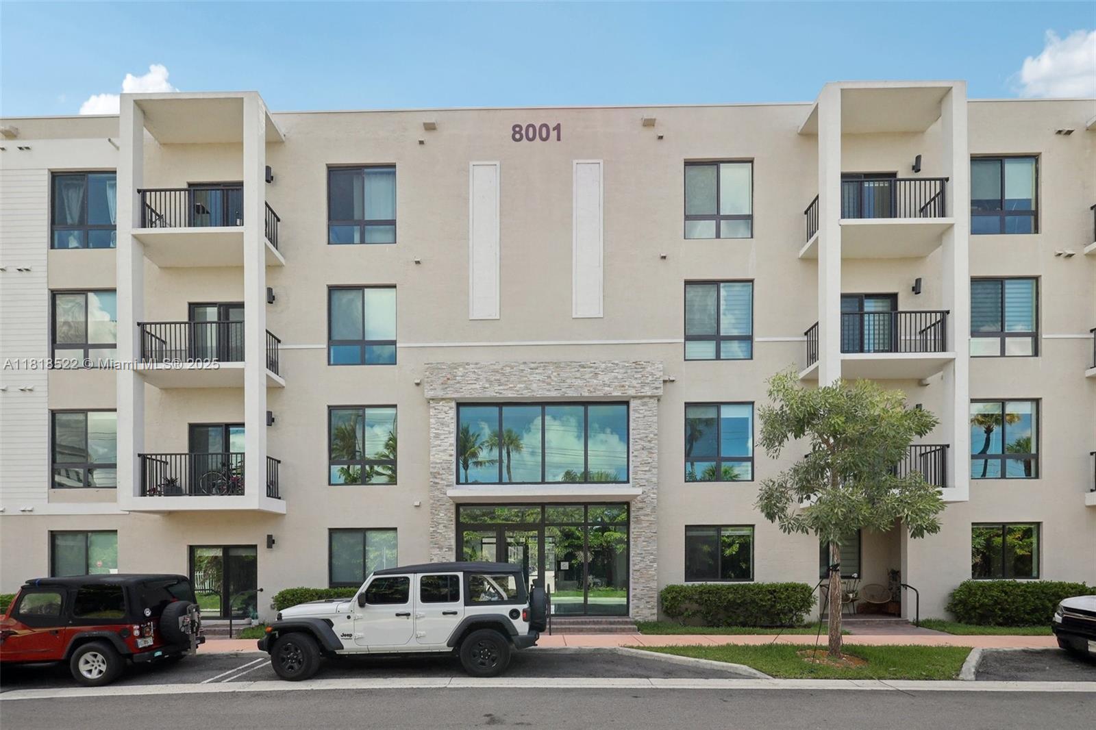 DOWNTOWN DORAL SOUTH PHAS - Residential