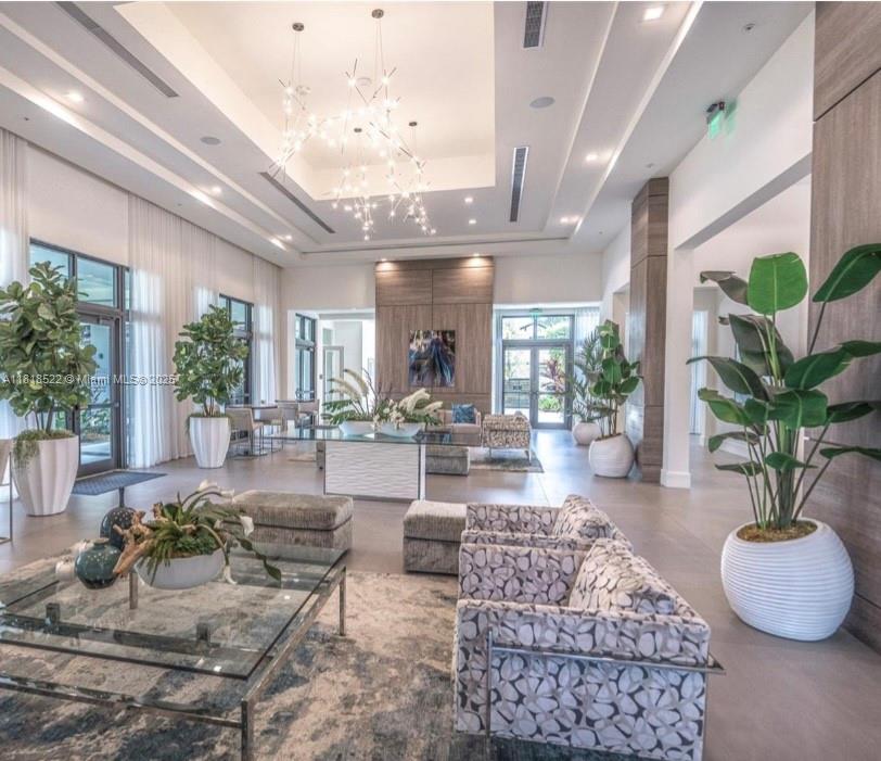 DOWNTOWN DORAL SOUTH PHAS - Residential