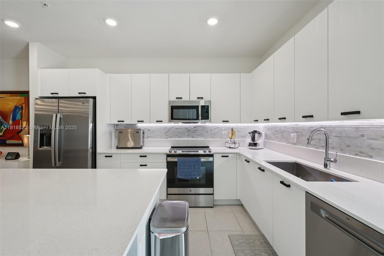 DOWNTOWN DORAL SOUTH PHAS - Residential