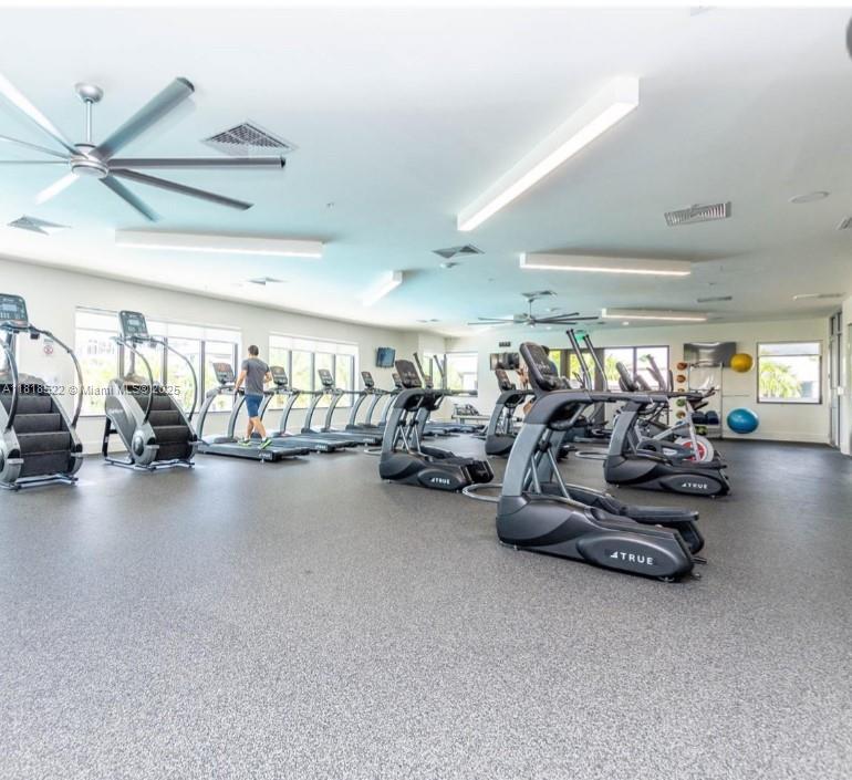 DOWNTOWN DORAL SOUTH PHAS - Residential