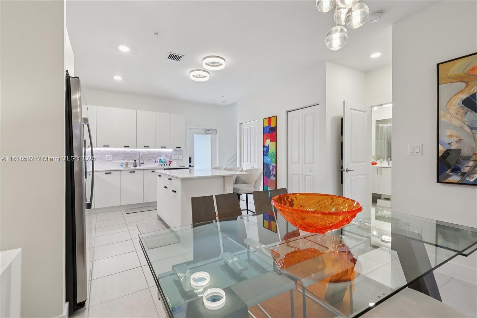 DOWNTOWN DORAL SOUTH PHAS - Residential