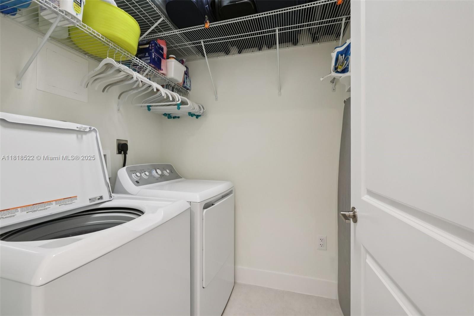 DOWNTOWN DORAL SOUTH PHAS - Residential