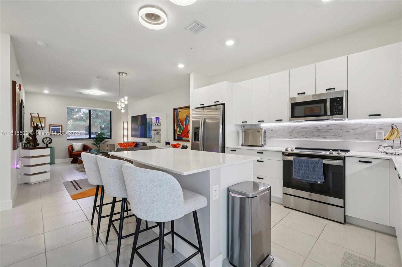 DOWNTOWN DORAL SOUTH PHAS - Residential