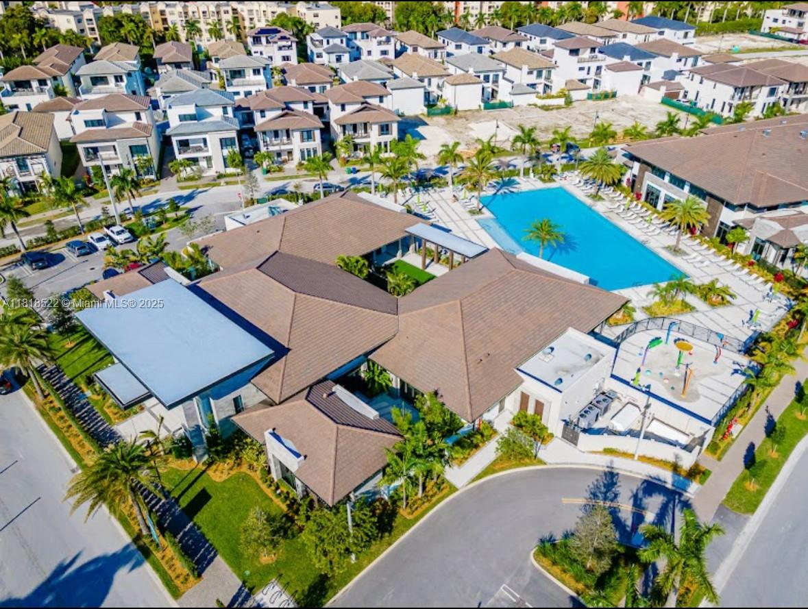 DOWNTOWN DORAL SOUTH PHAS - Residential