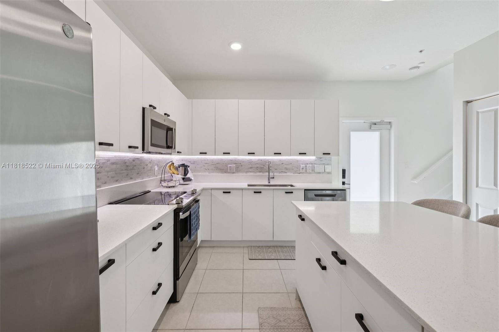 DOWNTOWN DORAL SOUTH PHAS - Residential