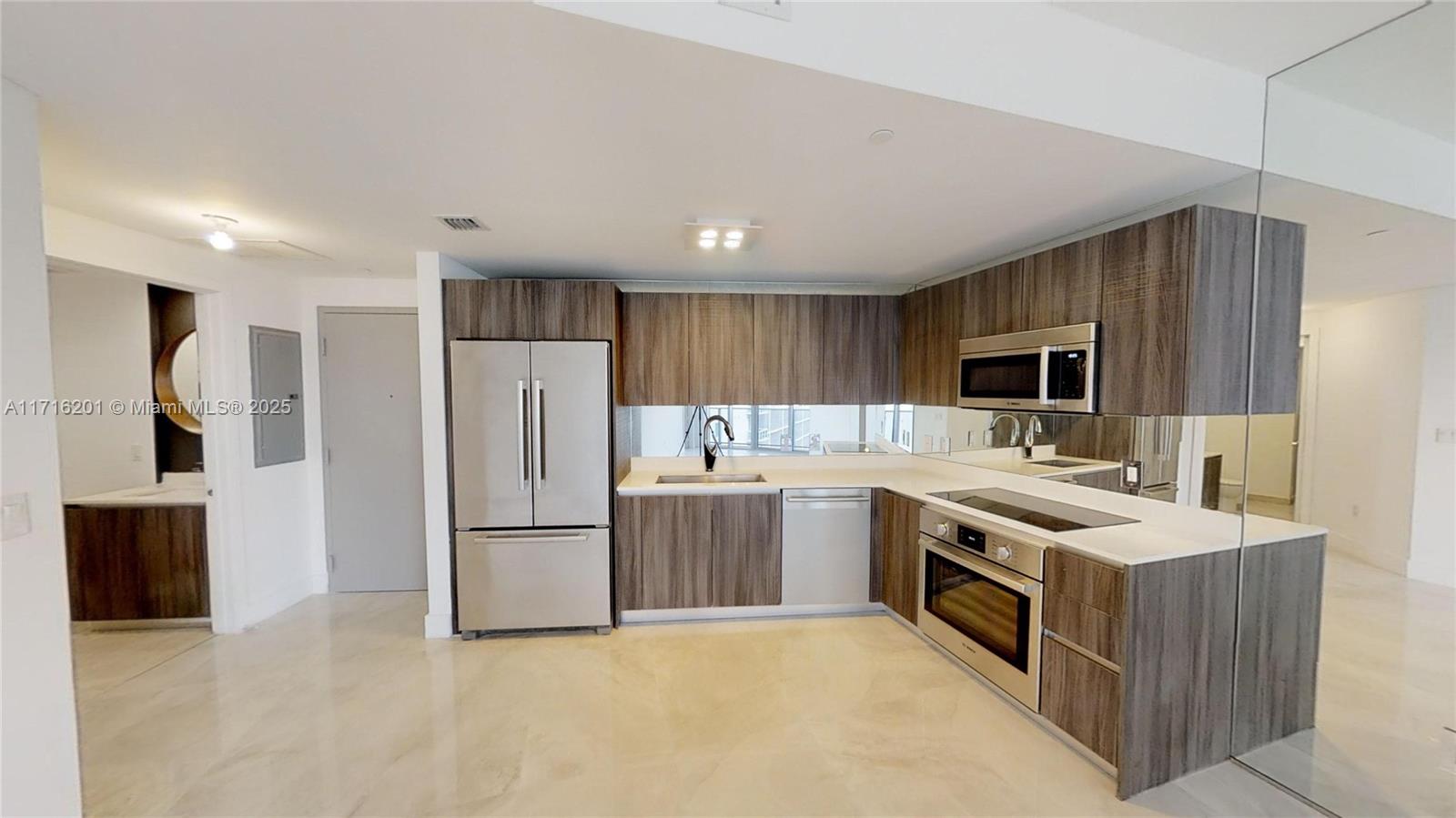 488 NE 18 st 801