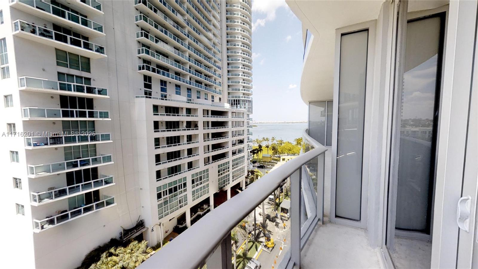 488 NE 18 st 801