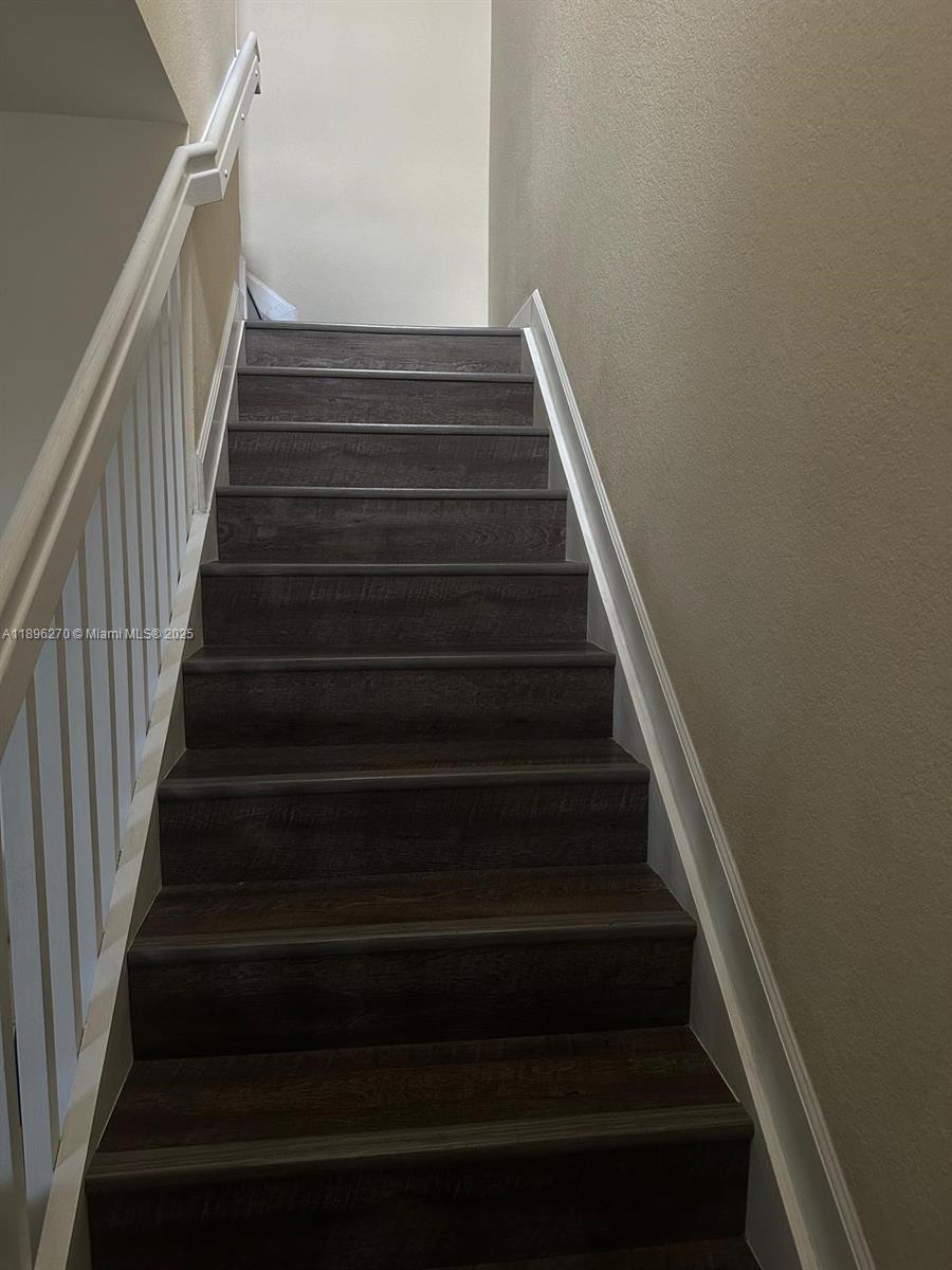 KENDALL COMMONS TOWNHOMES - Residential