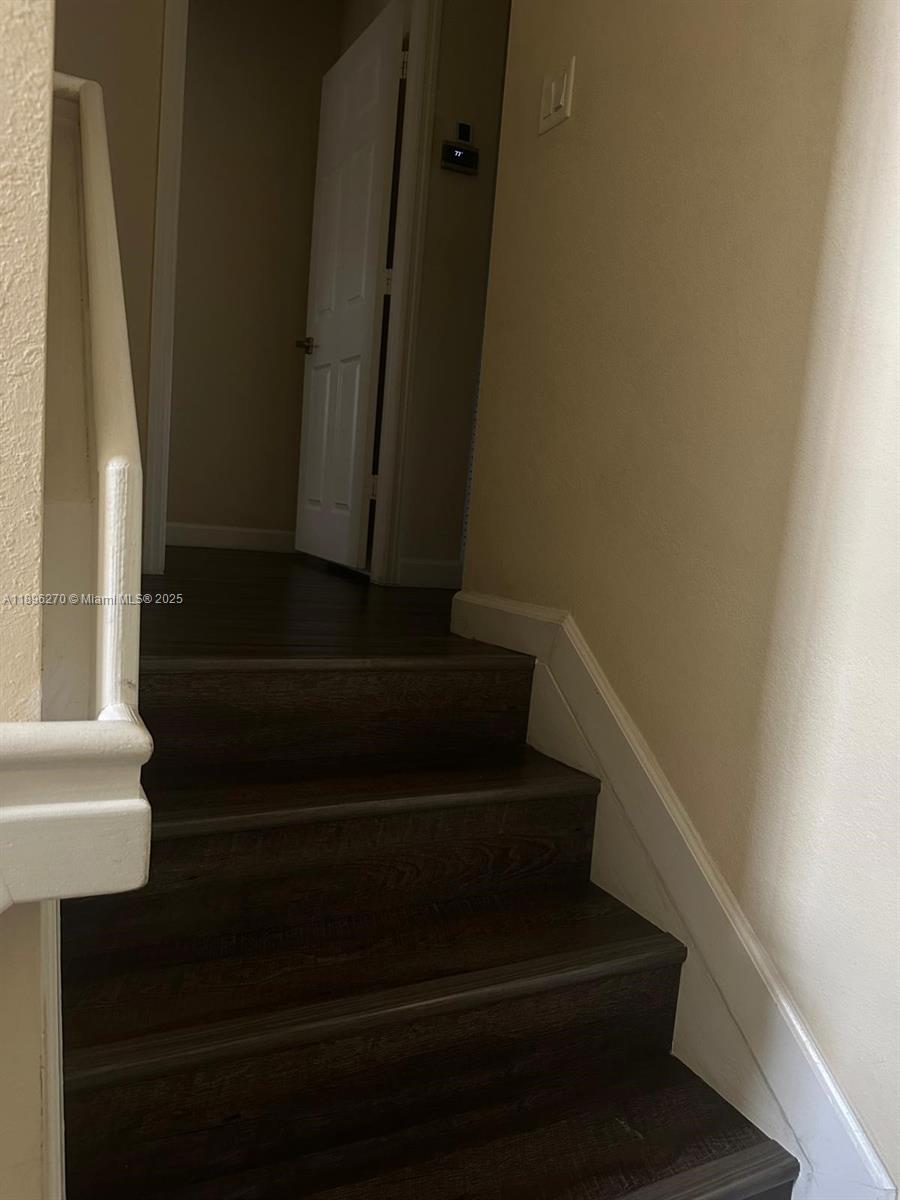 KENDALL COMMONS TOWNHOMES - Residential