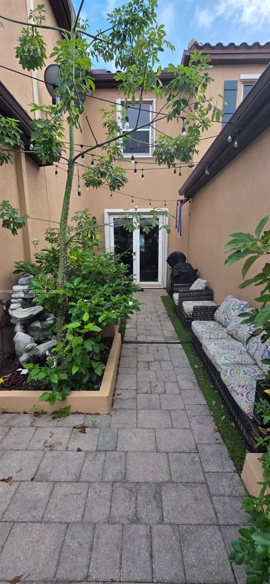 KENDALL COMMONS TOWNHOMES - Residential