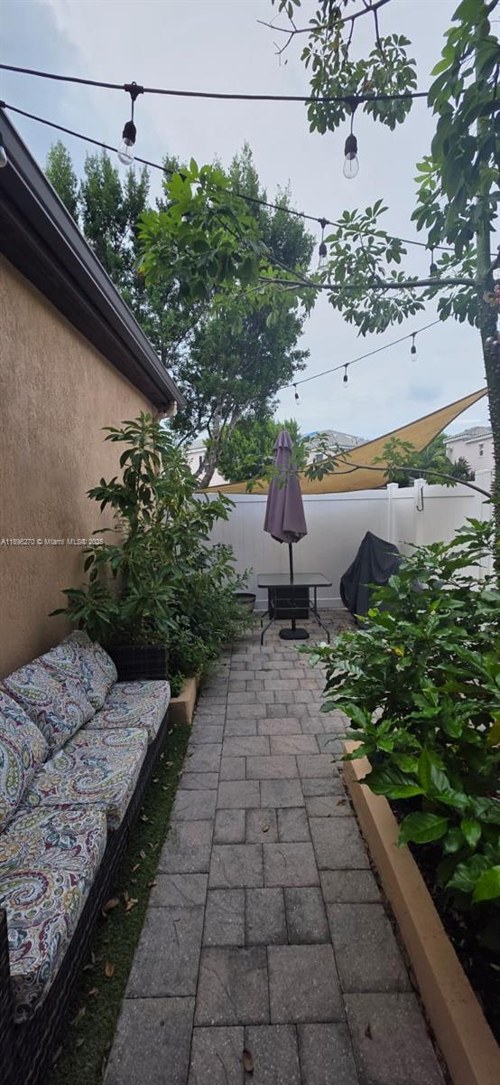 KENDALL COMMONS TOWNHOMES - Residential