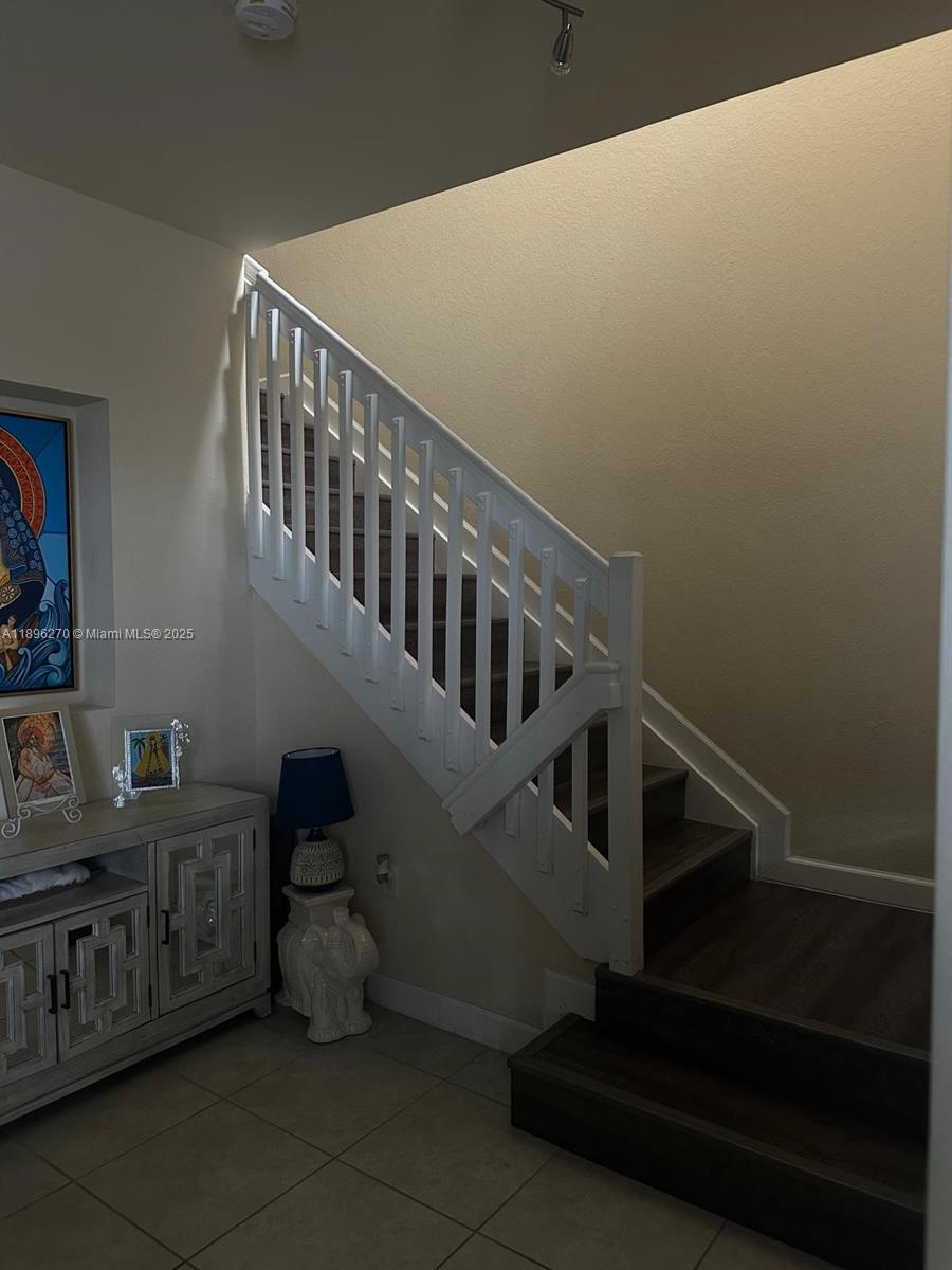 KENDALL COMMONS TOWNHOMES - Residential