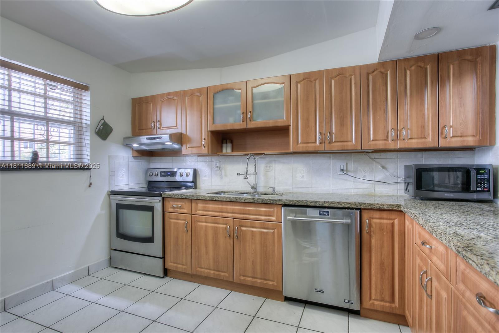 834 W 80th Pl