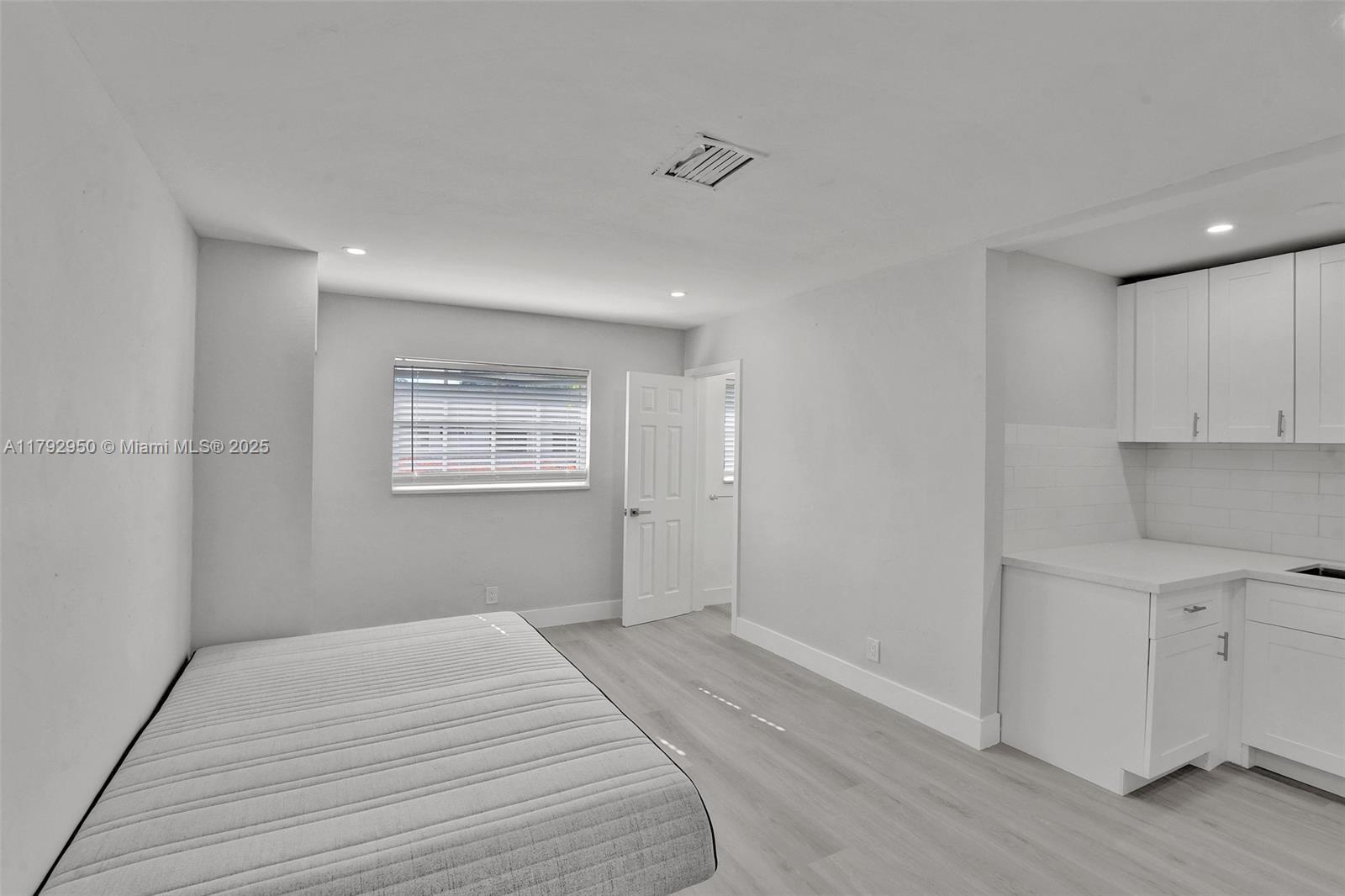 HOLLYWOOD BEACH HEIGHTS S - Residential Income