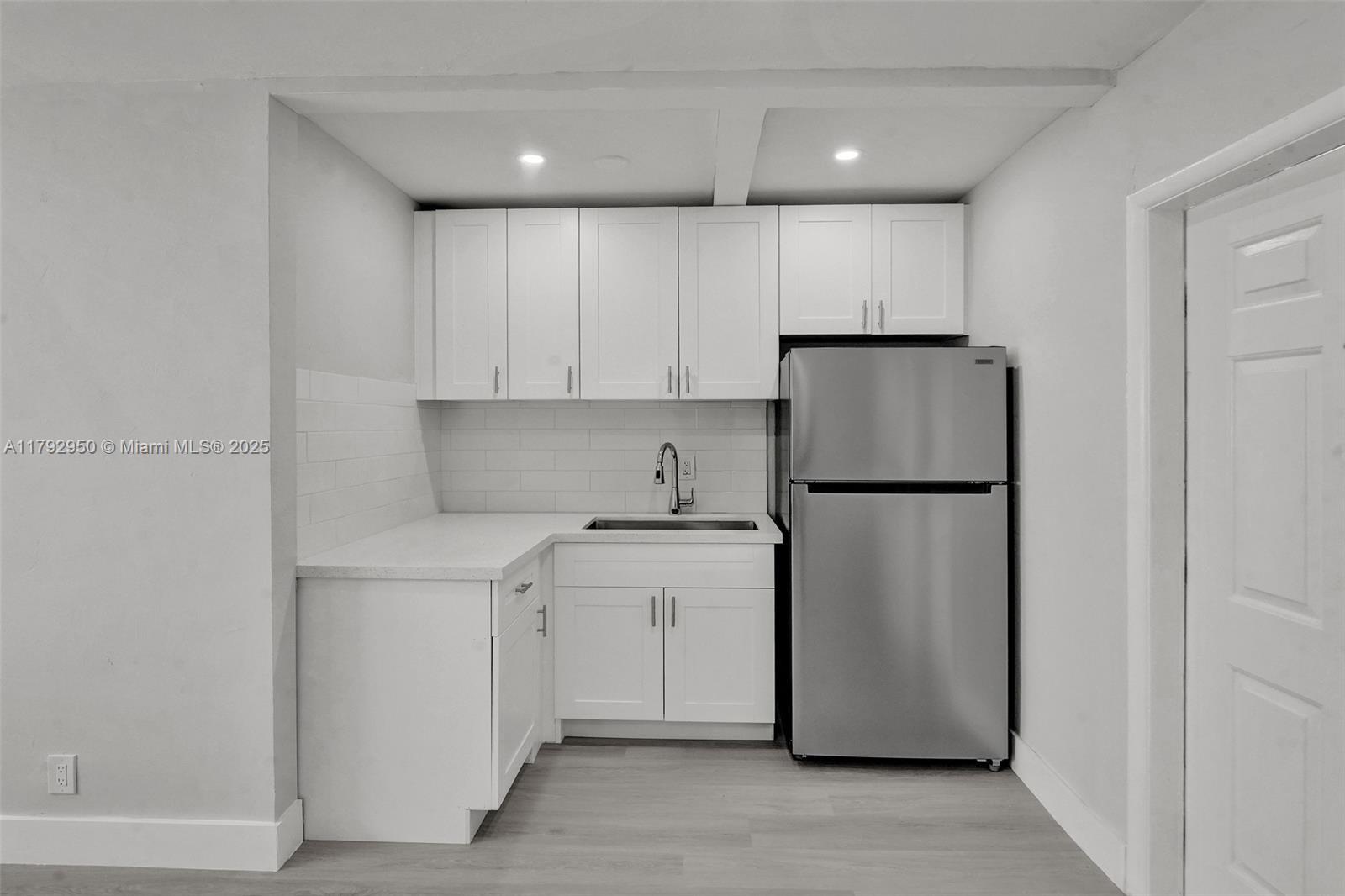 HOLLYWOOD BEACH HEIGHTS S - Residential Income